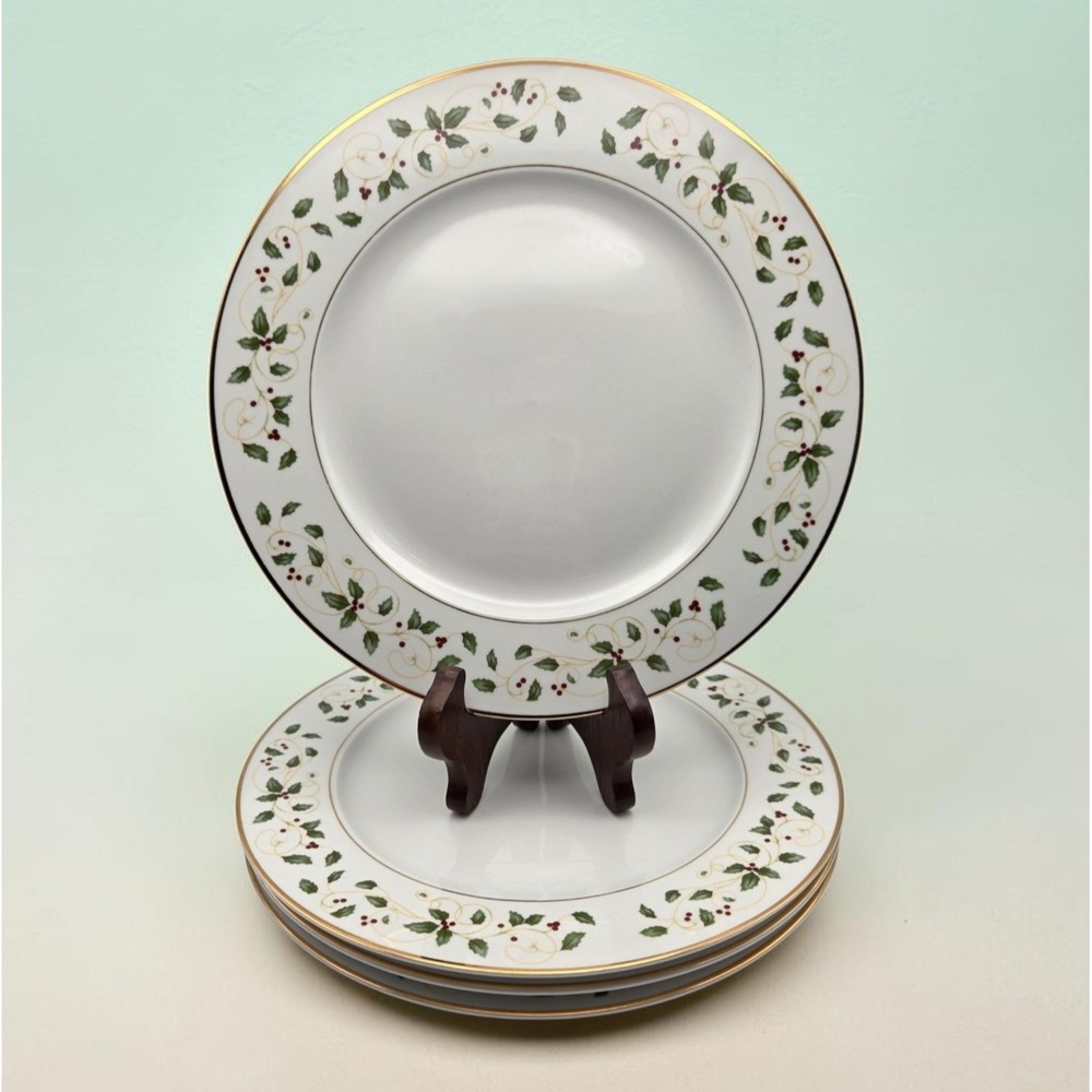 Set of 4 Wallace Silversmiths Christmas Holiday Vine Porcelain Dinner Plates